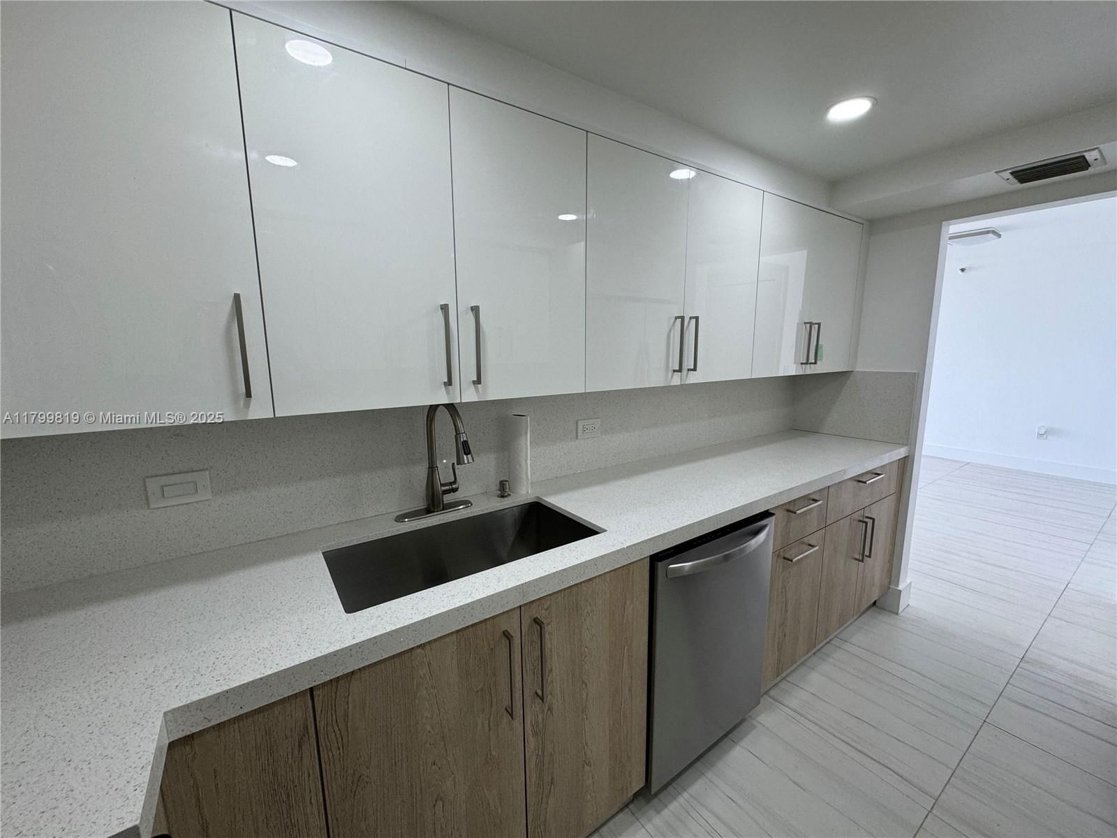 Real estate property located at 20505 Country Club Dr #1436, Miami-dade, Waterview Condo, Aventura, FL