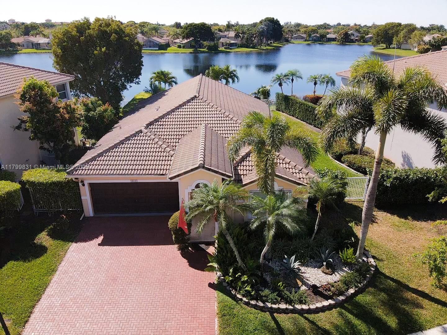 Real estate property located at 16514 Ruby Lk, Broward, Amber-ruby Cove Plat, Weston, FL