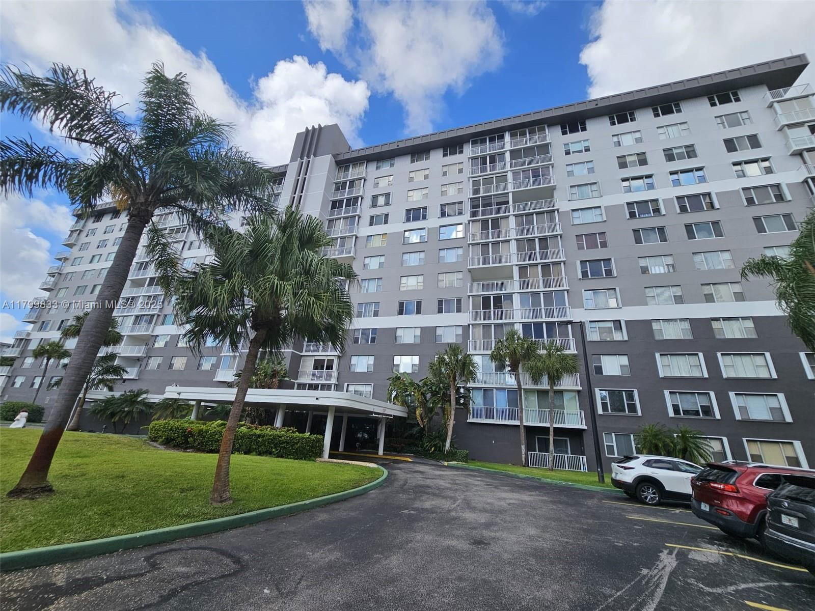 Real estate property located at 3850 Washington St #704, Broward, Hillcrest East No 27 Cond, Hollywood, FL