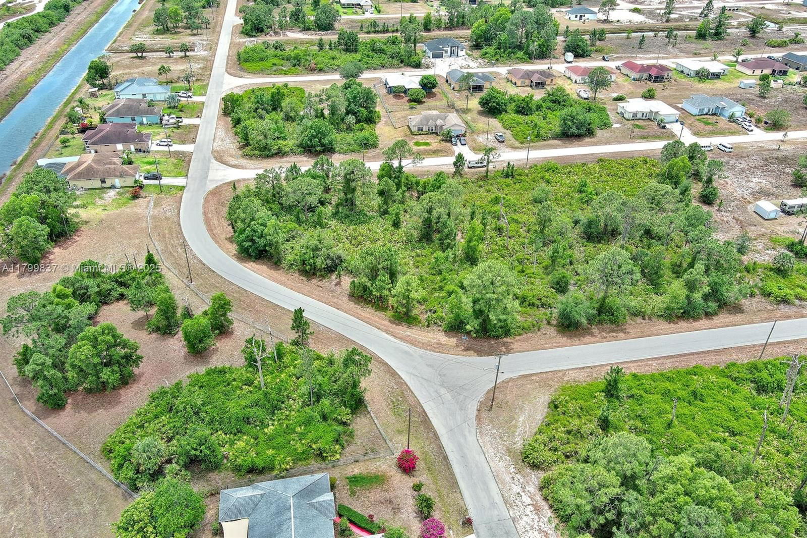 Real estate property located at 1104 Naples Ave, Lee, Lehigh Acres, Lehigh Acres, FL