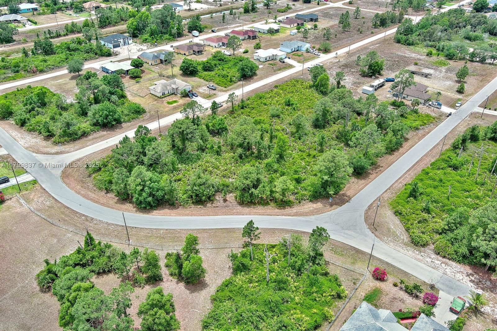 Real estate property located at 1104 Naples Ave, Lee, Lehigh Acres, Lehigh Acres, FL