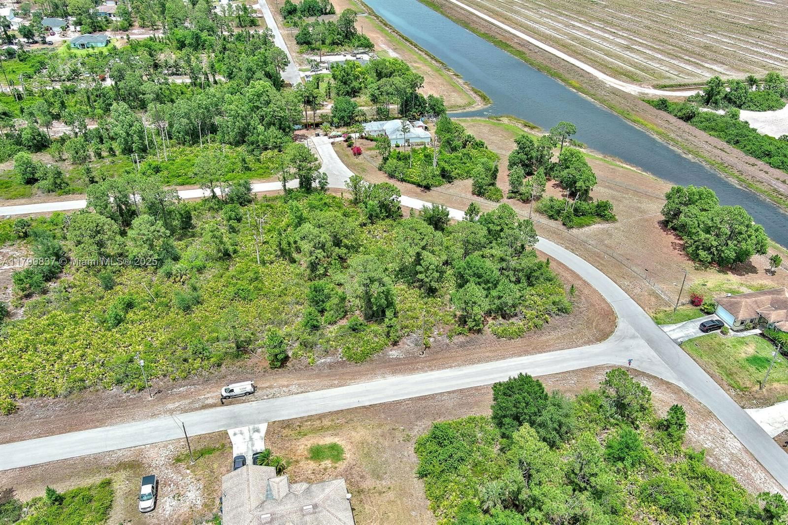 Real estate property located at 1104 Naples Ave, Lee, Lehigh Acres, Lehigh Acres, FL