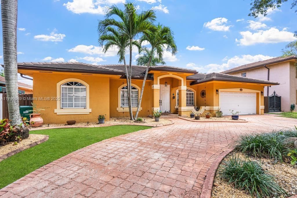 Real estate property located at 8721 170th Ter, Miami-dade, Royal Landings, Hialeah, FL