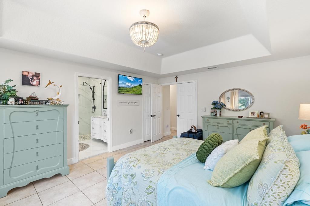 Real estate property located at 8721 170th Ter, Miami-dade, Royal Landings, Hialeah, FL