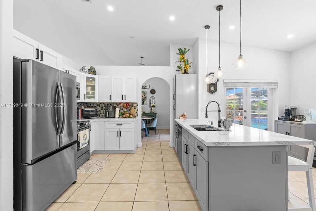 Real estate property located at 8721 170th Ter, Miami-dade, Royal Landings, Hialeah, FL