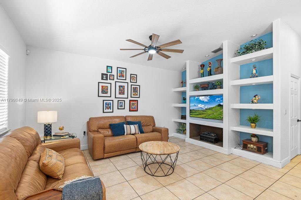 Real estate property located at 8721 170th Ter, Miami-dade, Royal Landings, Hialeah, FL