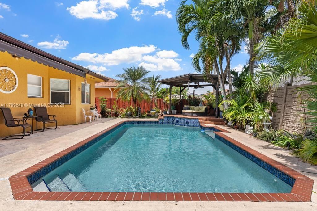 Real estate property located at 8721 170th Ter, Miami-dade, Royal Landings, Hialeah, FL