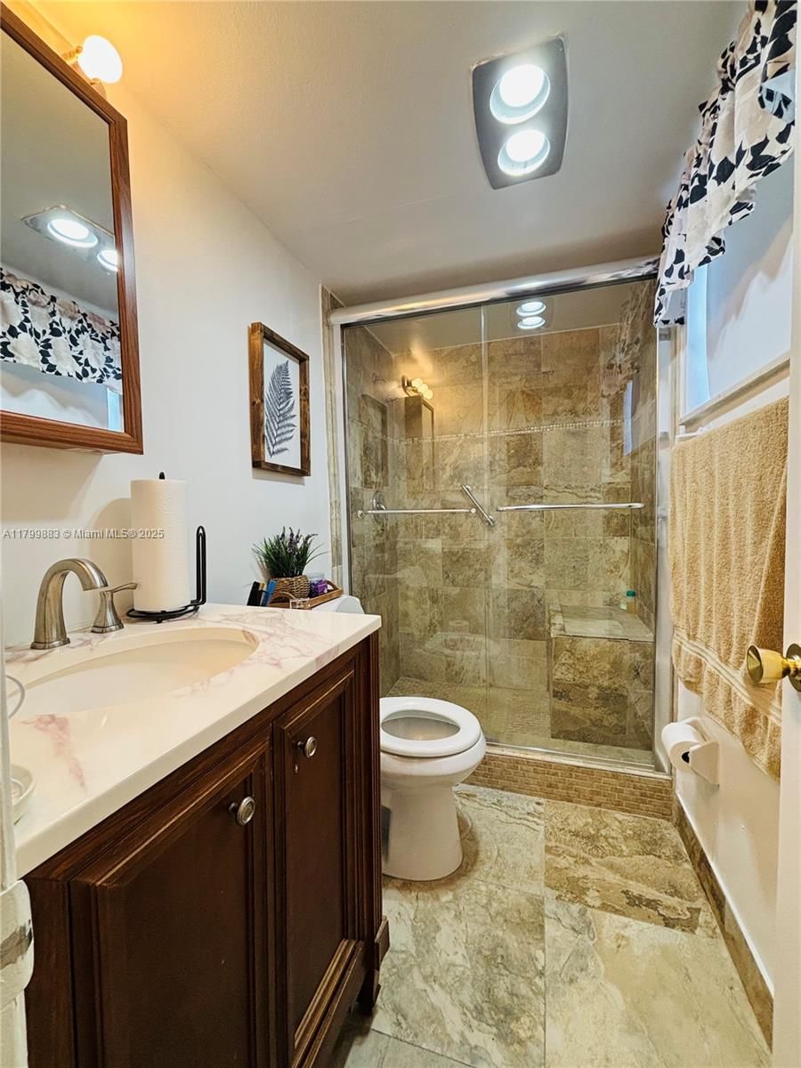 Real estate property located at 940 Hillcrest Ct #112, Broward, Hillcrest Country Club Co, Hollywood, FL