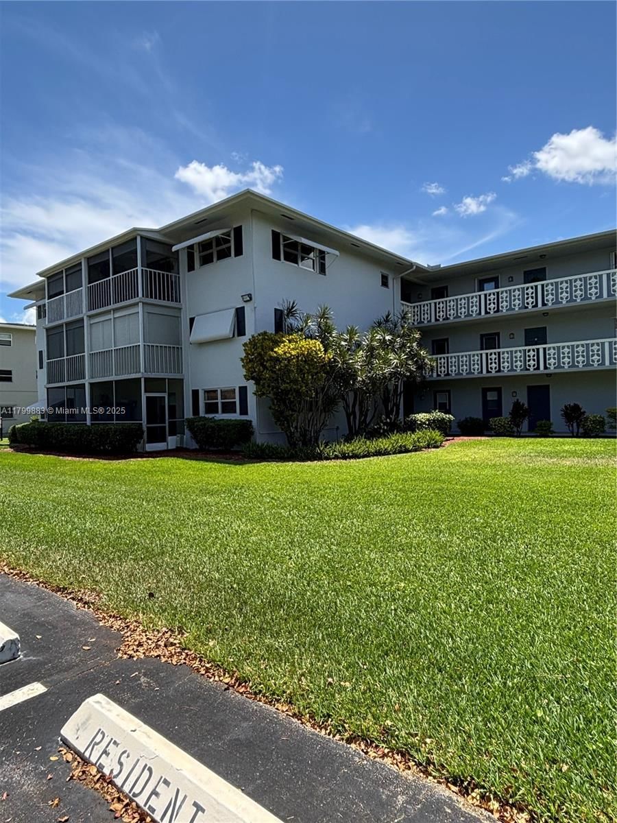 Real estate property located at 940 Hillcrest Ct #112, Broward, Hillcrest Country Club Co, Hollywood, FL