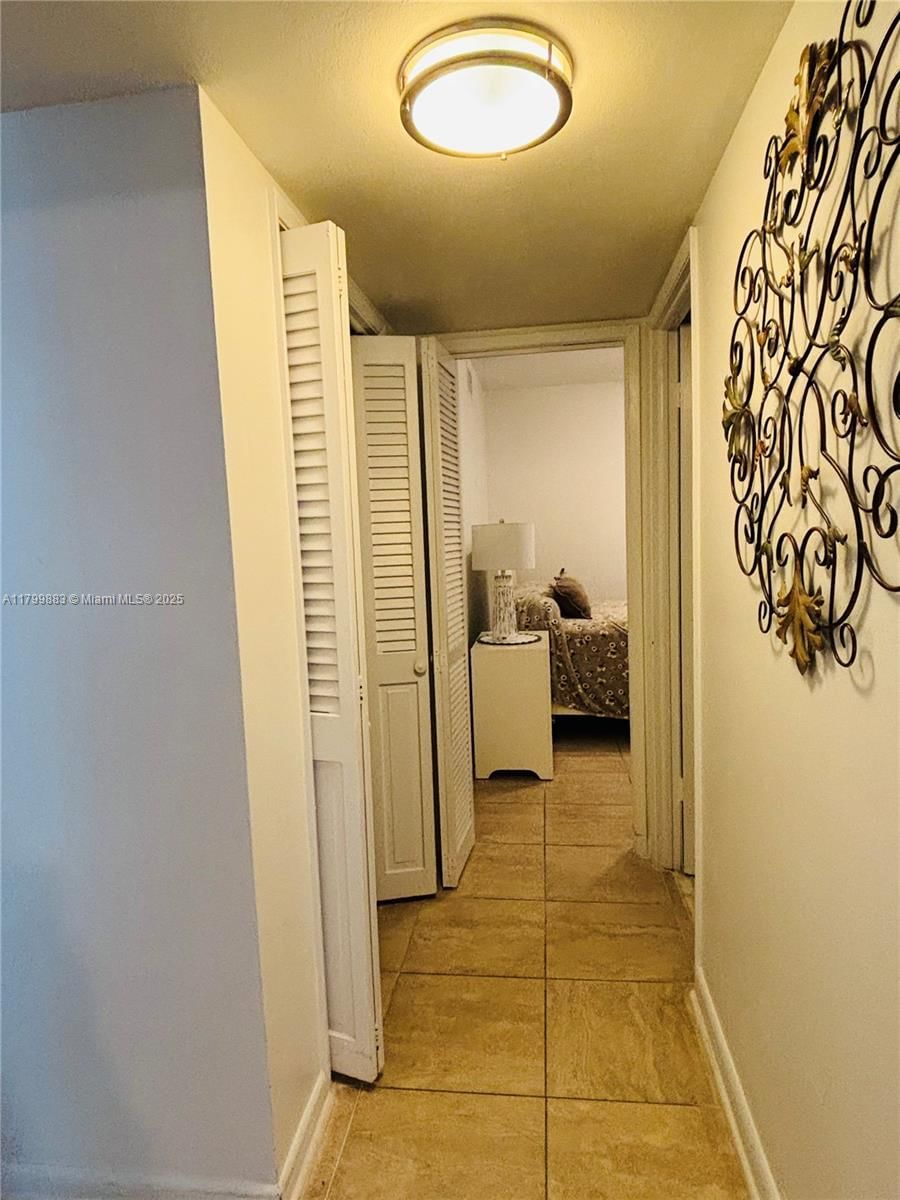 Real estate property located at 940 Hillcrest Ct #112, Broward, Hillcrest Country Club Co, Hollywood, FL