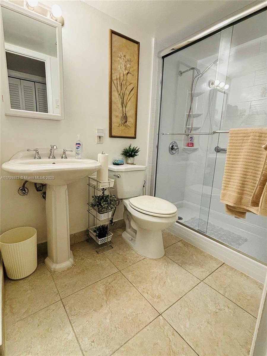 Real estate property located at 940 Hillcrest Ct #112, Broward, Hillcrest Country Club Co, Hollywood, FL