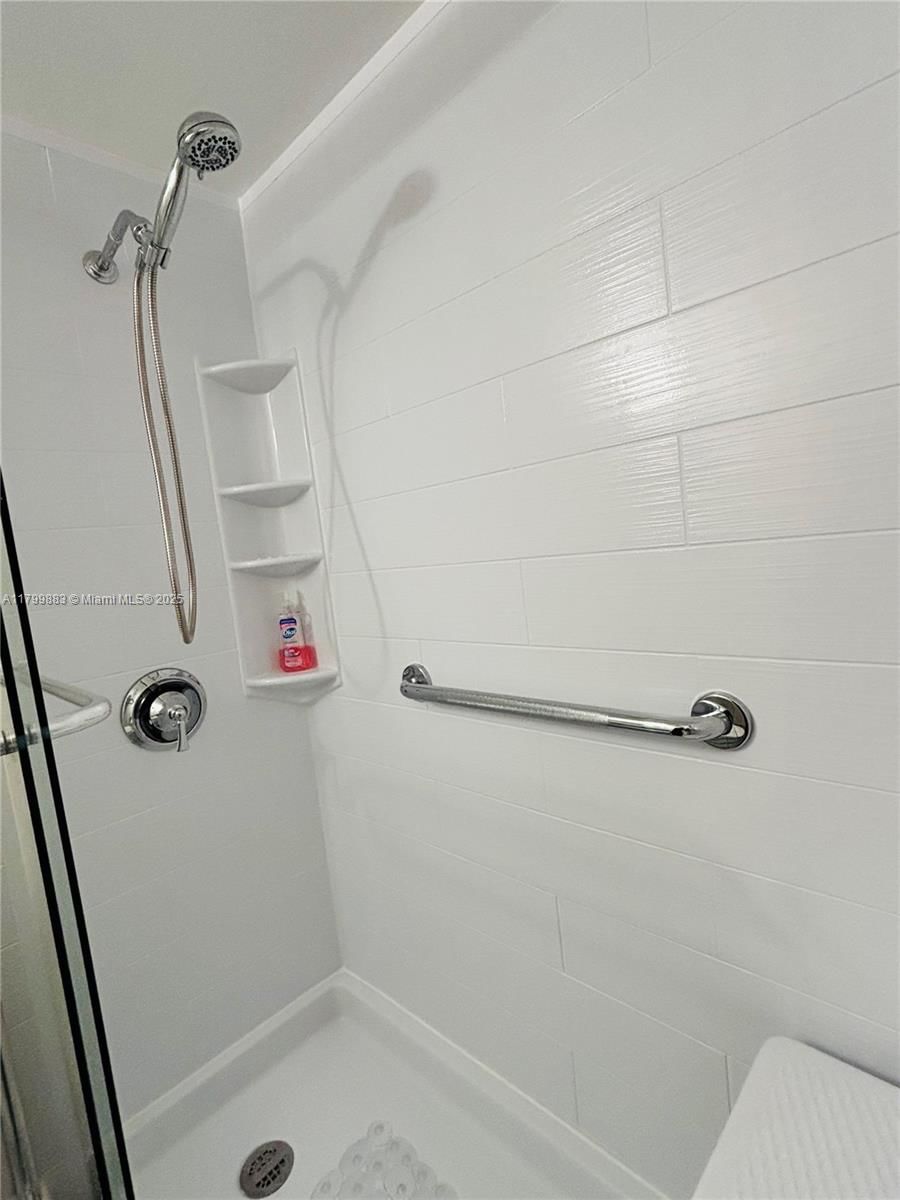Real estate property located at 940 Hillcrest Ct #112, Broward, Hillcrest Country Club Co, Hollywood, FL