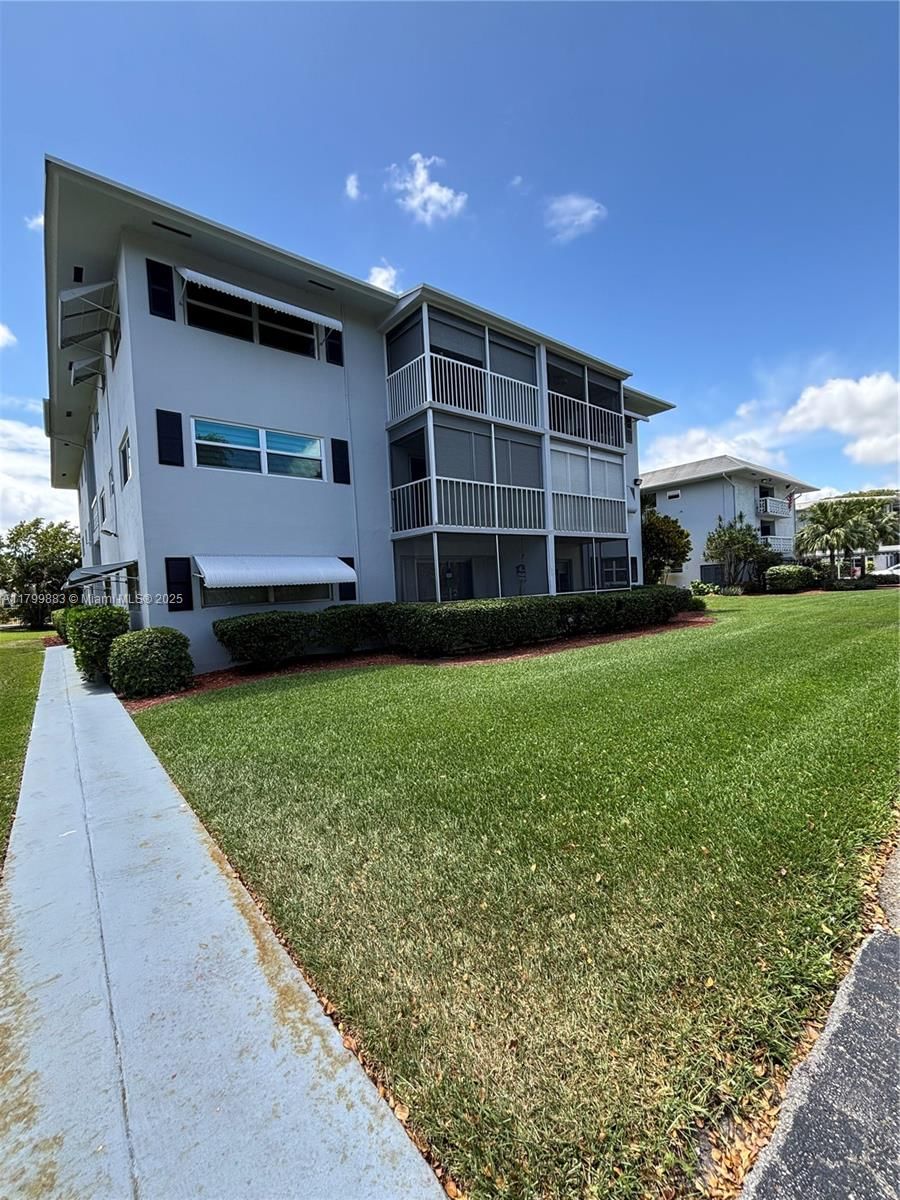 Real estate property located at 940 Hillcrest Ct #112, Broward, Hillcrest Country Club Co, Hollywood, FL