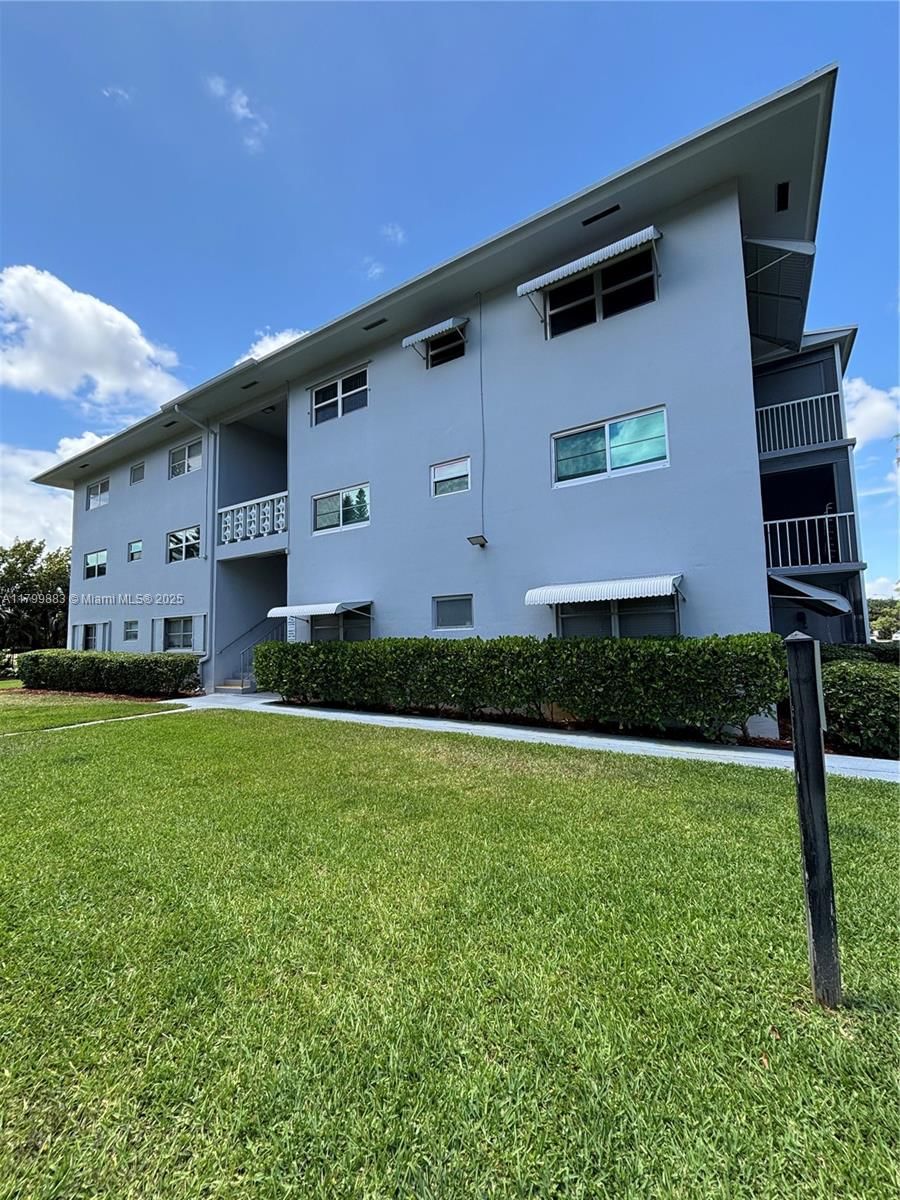 Real estate property located at 940 Hillcrest Ct #112, Broward, Hillcrest Country Club Co, Hollywood, FL