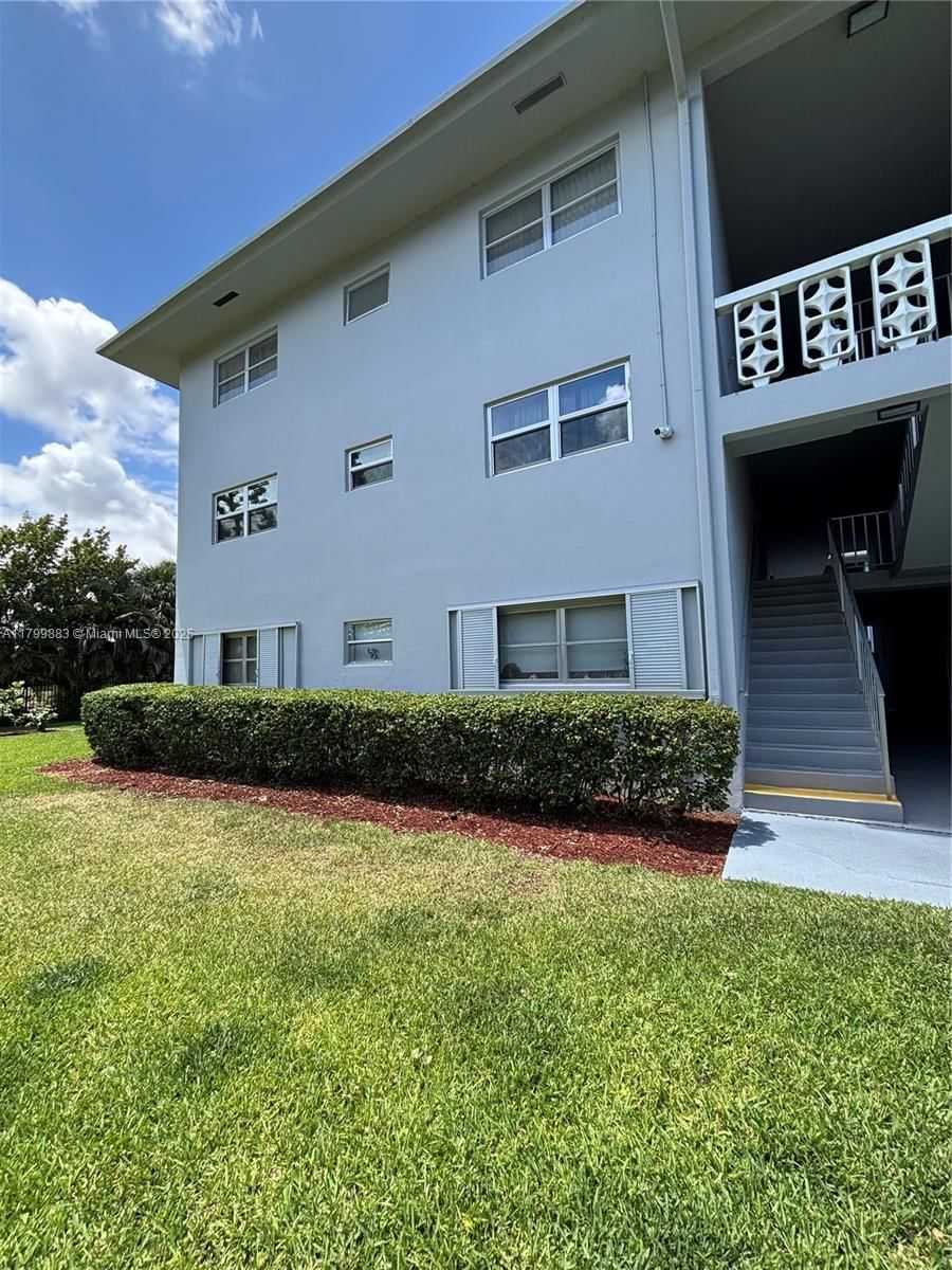 Real estate property located at 940 Hillcrest Ct #112, Broward, Hillcrest Country Club Co, Hollywood, FL