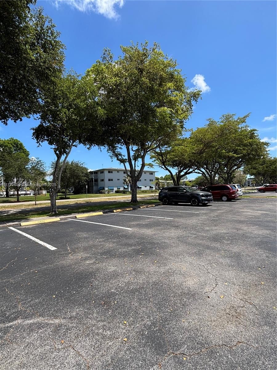 Real estate property located at 940 Hillcrest Ct #112, Broward, Hillcrest Country Club Co, Hollywood, FL