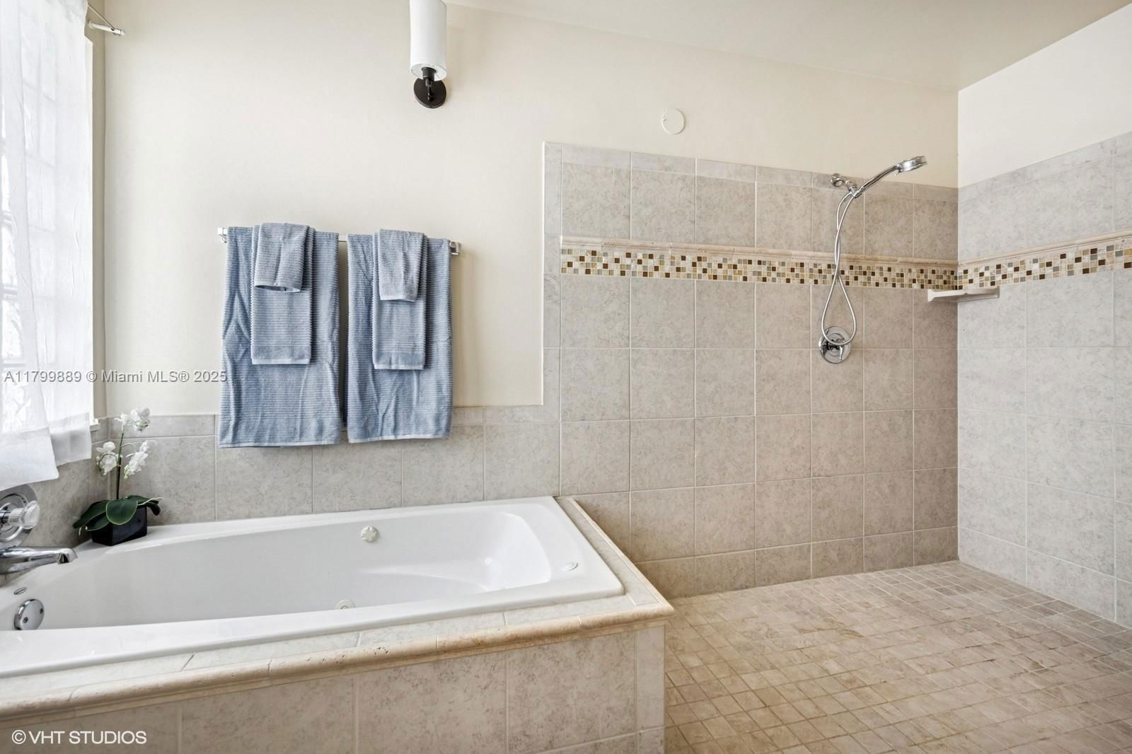 Real estate property located at 1910 183rd Ter, Broward, Silver Lakes Phase Iii, Miramar, FL
