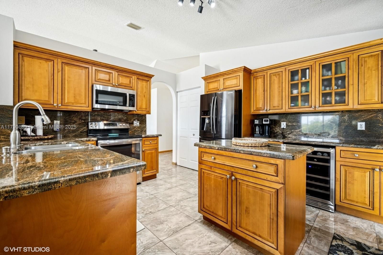 Real estate property located at 1910 183rd Ter, Broward, Silver Lakes Phase Iii, Miramar, FL