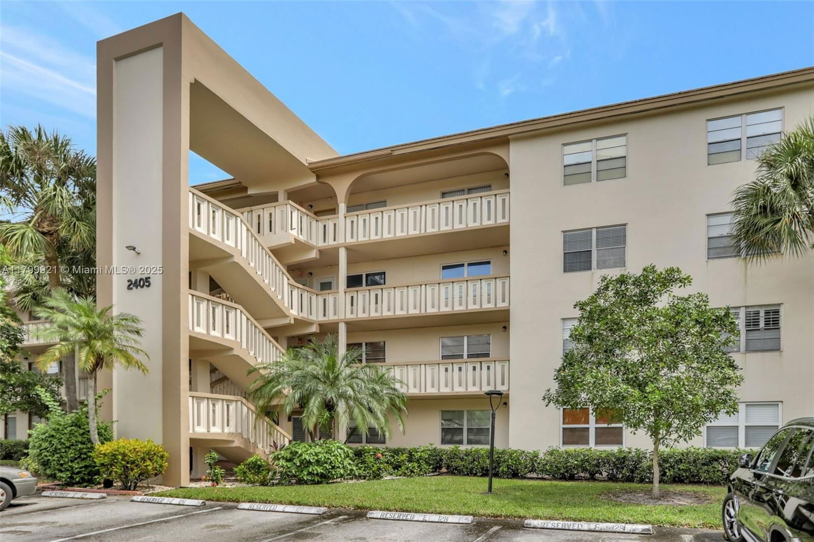 Real estate property located at 2405 Antigua Cir E1, Broward, Antigua At Wynmoor, Coconut Creek, FL
