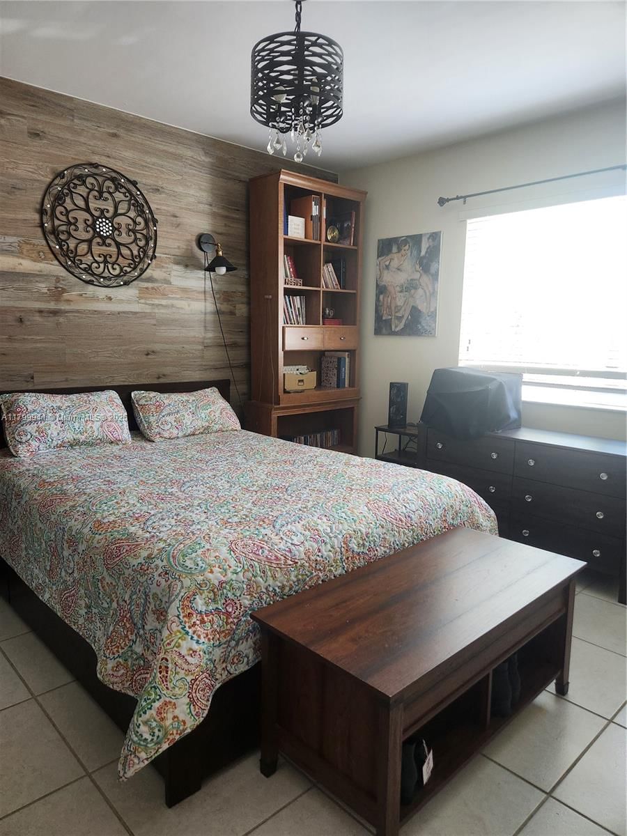 Real estate property located at 8041 Lake Dr #102, Miami-dade, Doral Court Condo, Doral, FL