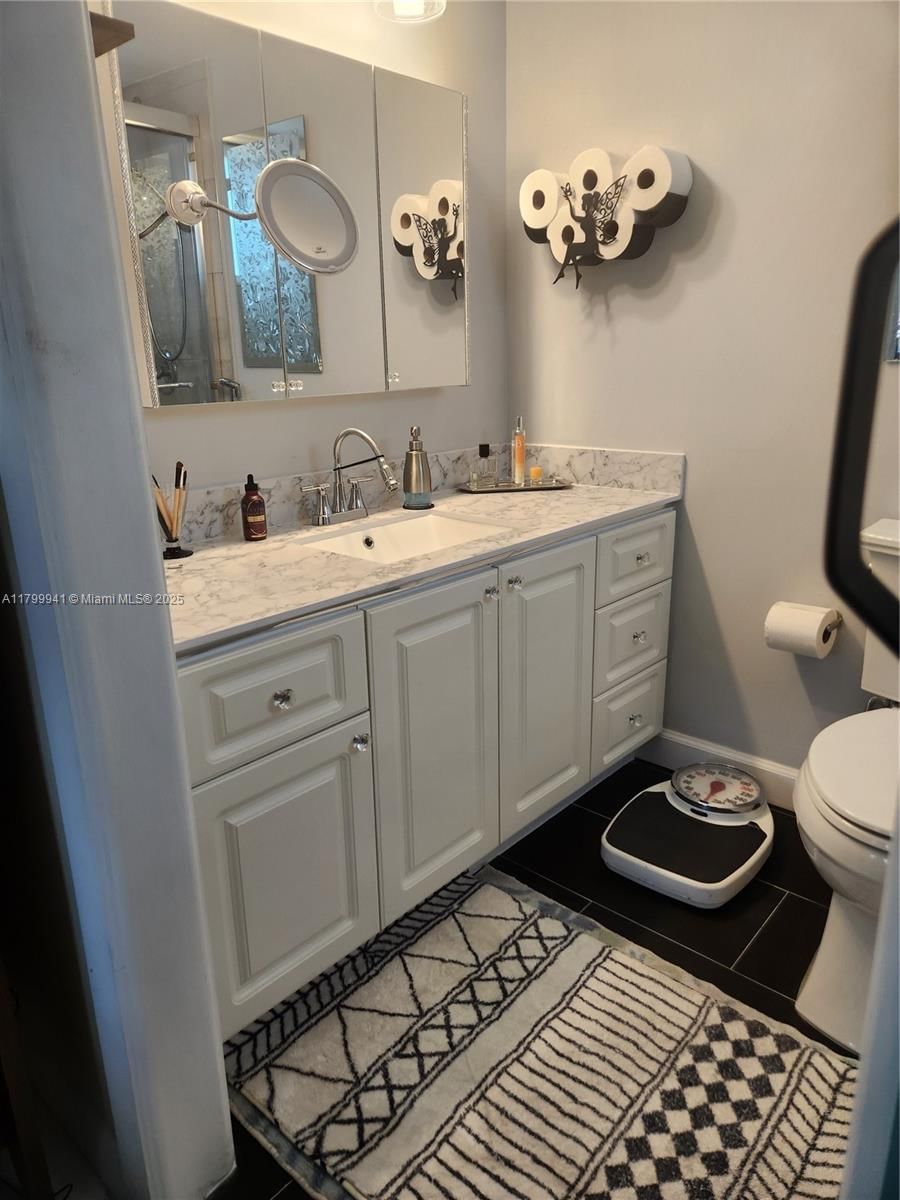 Real estate property located at 8041 Lake Dr #102, Miami-dade, Doral Court Condo, Doral, FL