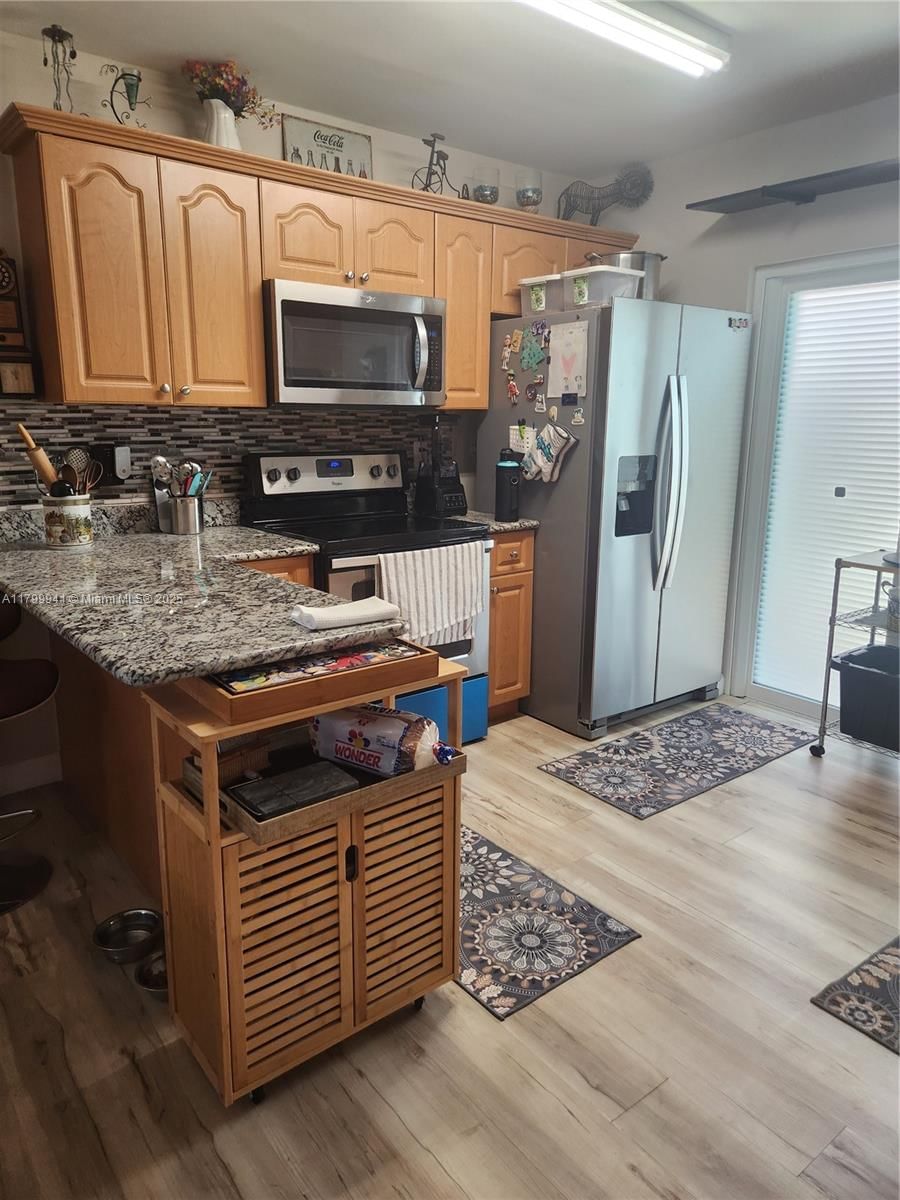 Real estate property located at 8041 Lake Dr #102, Miami-dade, Doral Court Condo, Doral, FL