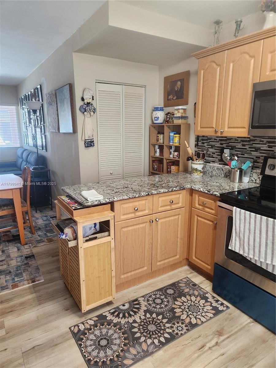 Real estate property located at 8041 Lake Dr #102, Miami-dade, Doral Court Condo, Doral, FL
