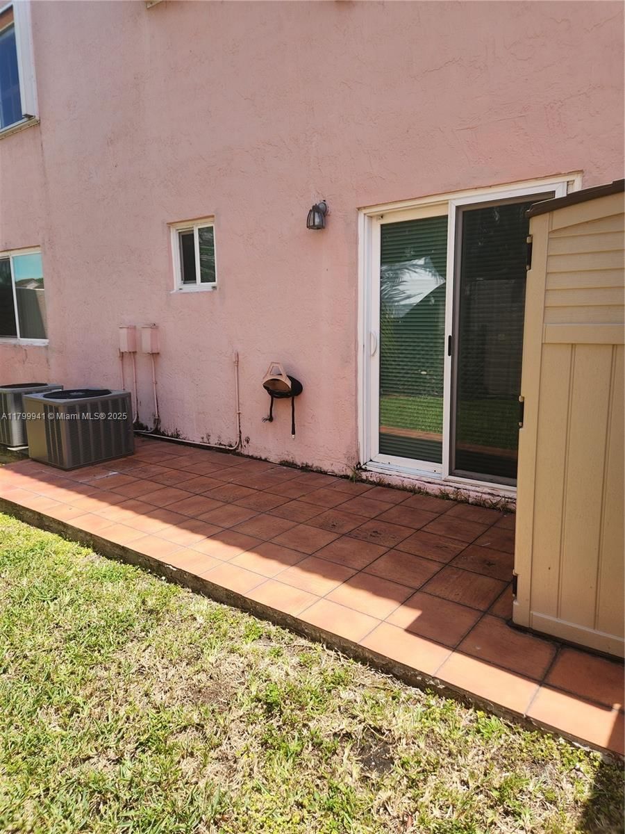Real estate property located at 8041 Lake Dr #102, Miami-dade, Doral Court Condo, Doral, FL