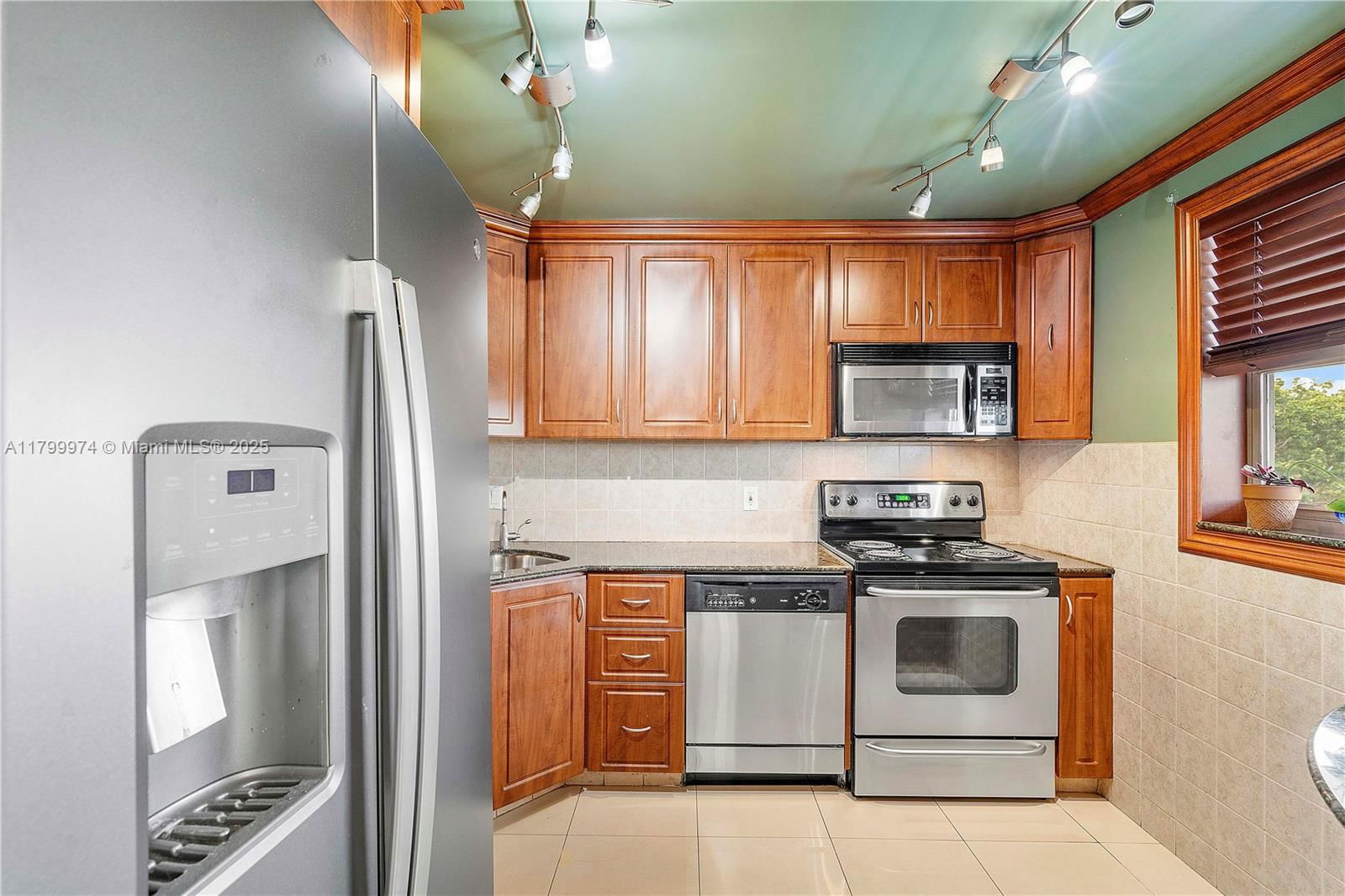 Real estate property located at 4800 Hillcrest Ln #503, Broward, Hillcrest, Hollywood, FL