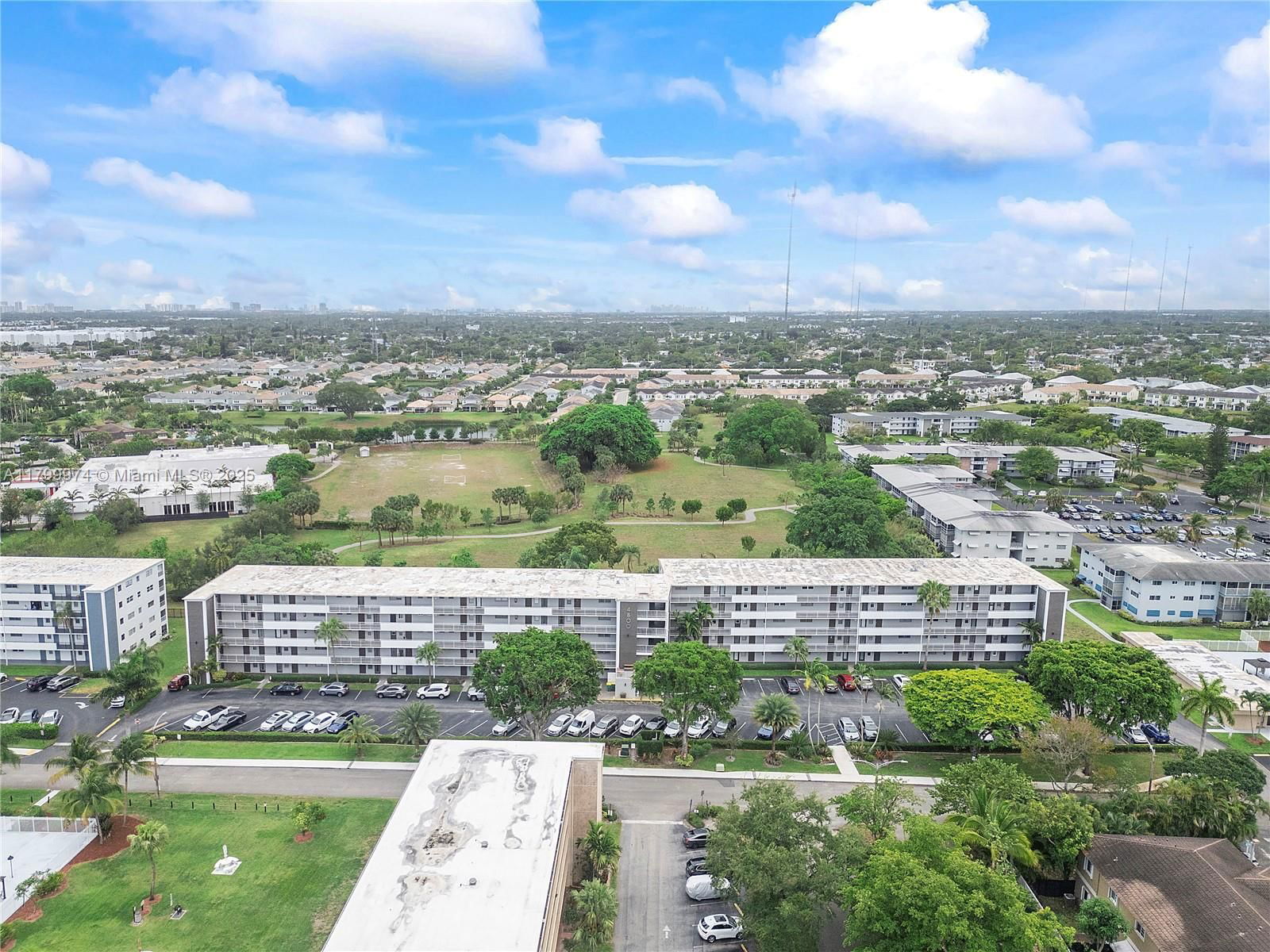 Real estate property located at 4800 Hillcrest Ln #503, Broward, Hillcrest, Hollywood, FL