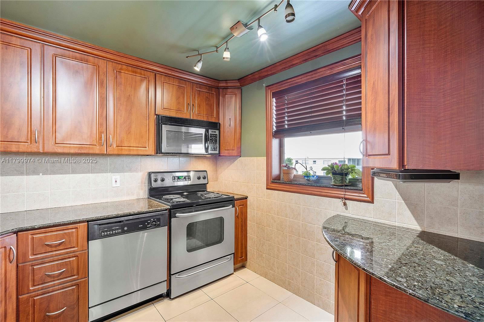 Real estate property located at 4800 Hillcrest Ln #503, Broward, Hillcrest, Hollywood, FL