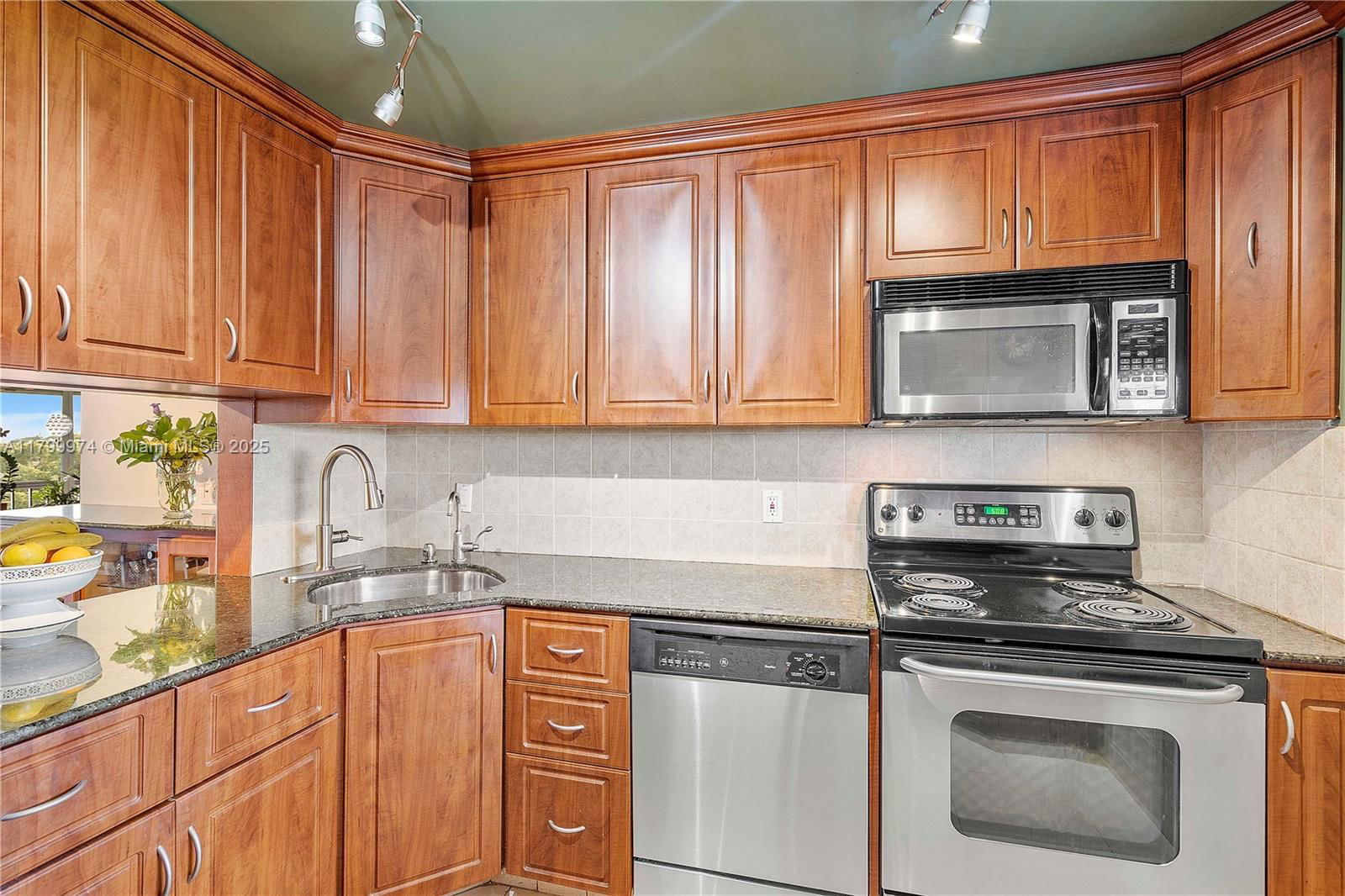 Real estate property located at 4800 Hillcrest Ln #503, Broward, Hillcrest, Hollywood, FL