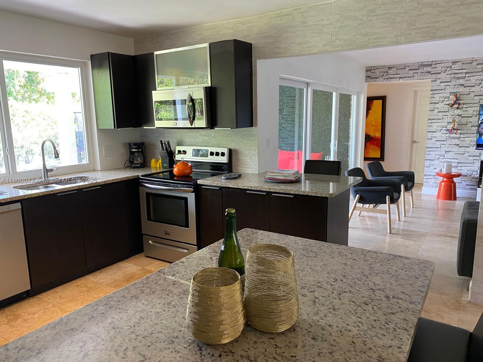 Real estate property located at 1103 Washington St, Broward, Hollywood Lakes Section, Hollywood, FL