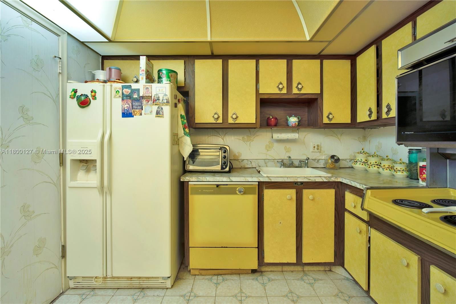 Real estate property located at 4750 22nd Ct #518, Broward, Castle Apartments 11 Cond, Lauderhill, FL