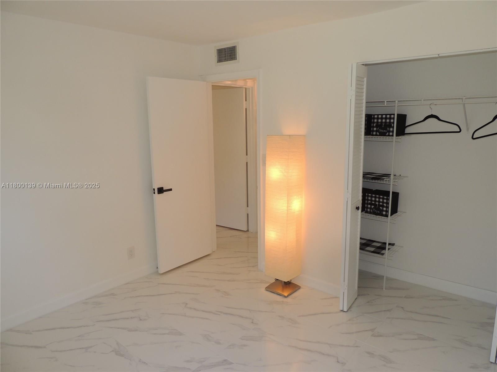 Real estate property located at 5156 6th Ave #212, Broward, Village Park At Oakland C, Oakland Park, FL