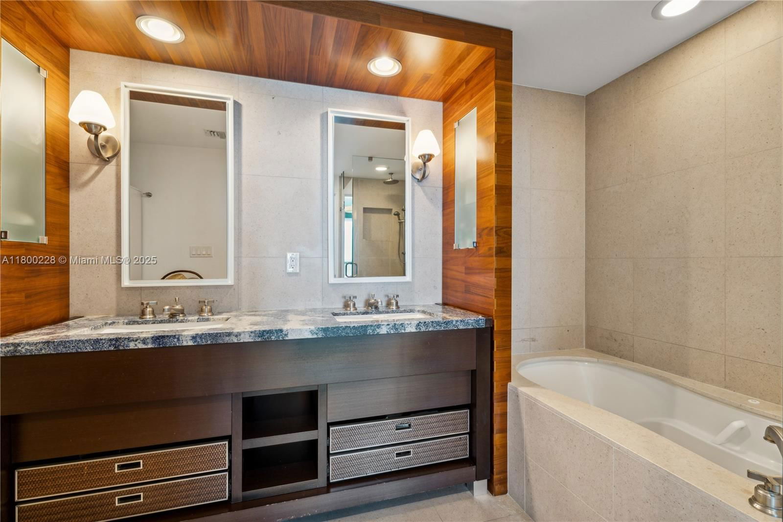 Real estate property located at 6799 Collins Ave #1602, Miami-dade, South Carillon Beach Cond, Miami Beach, FL