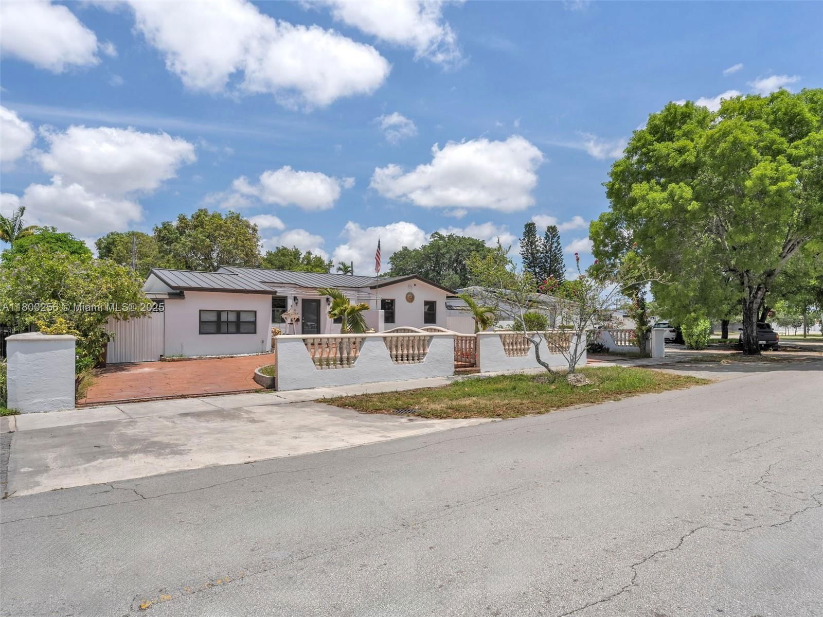 Real estate property located at 341 Pash E Ho Wa Dr, Miami-dade, Deer Pk Addn, Hialeah, FL