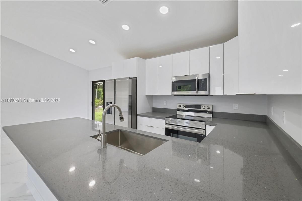 Real estate property located at 817 Moore AVE, Lee, Lehigh Acres, Lehigh Acres, FL