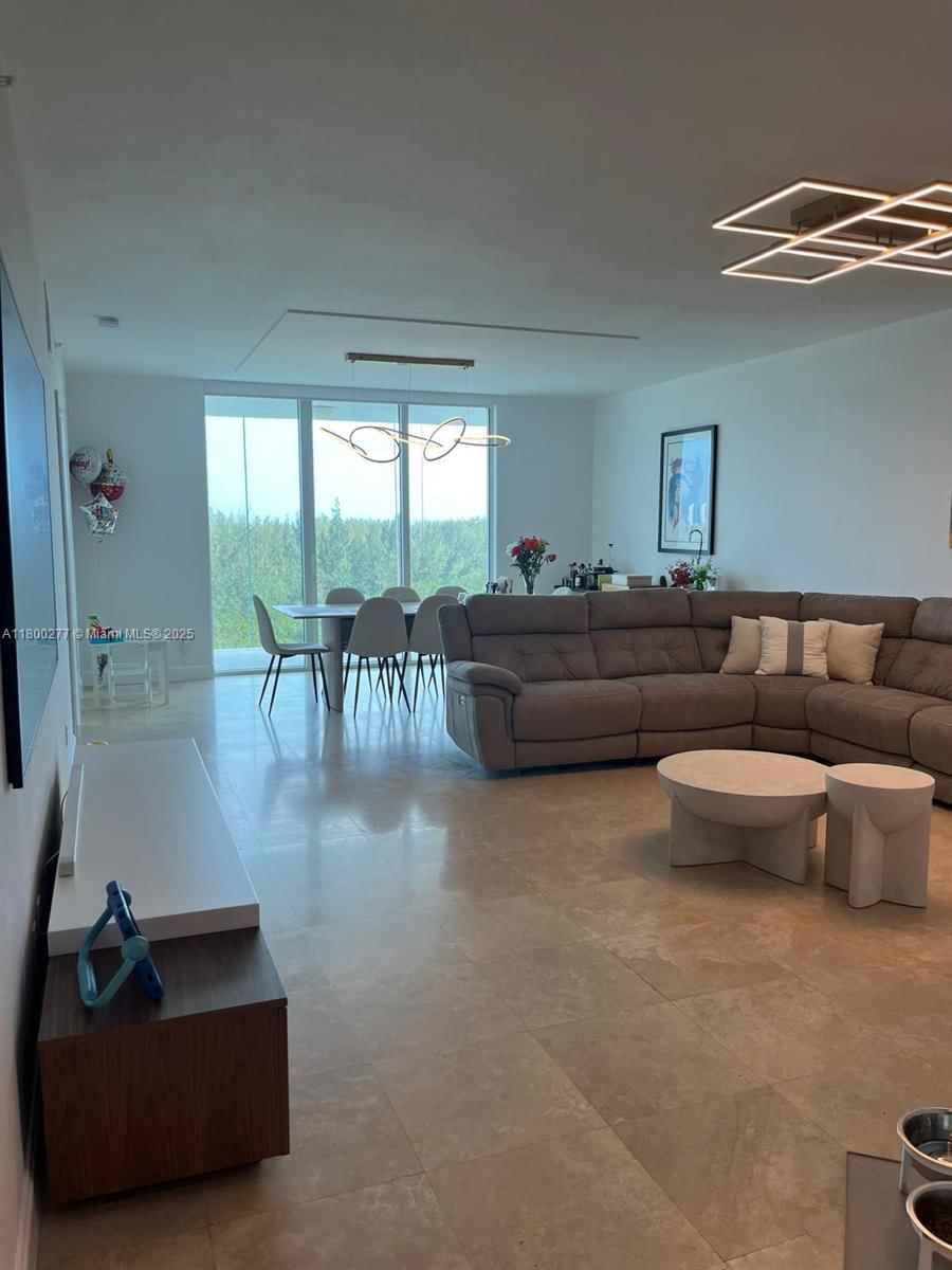 Real estate property located at 14951 Royal Oaks Ln #803, Miami-dade, The Oaks I Condo, North Miami, FL