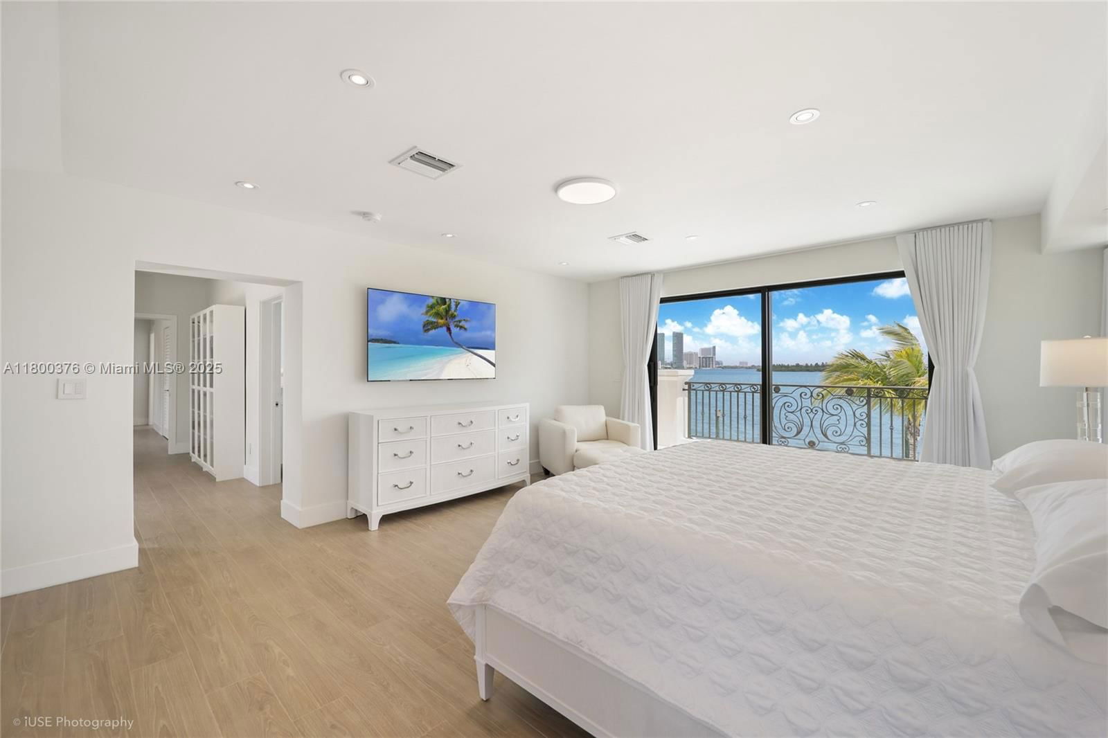 Real estate property located at 1001 Venetian Dr, Miami-dade, Biscayne Isl, Miami, FL