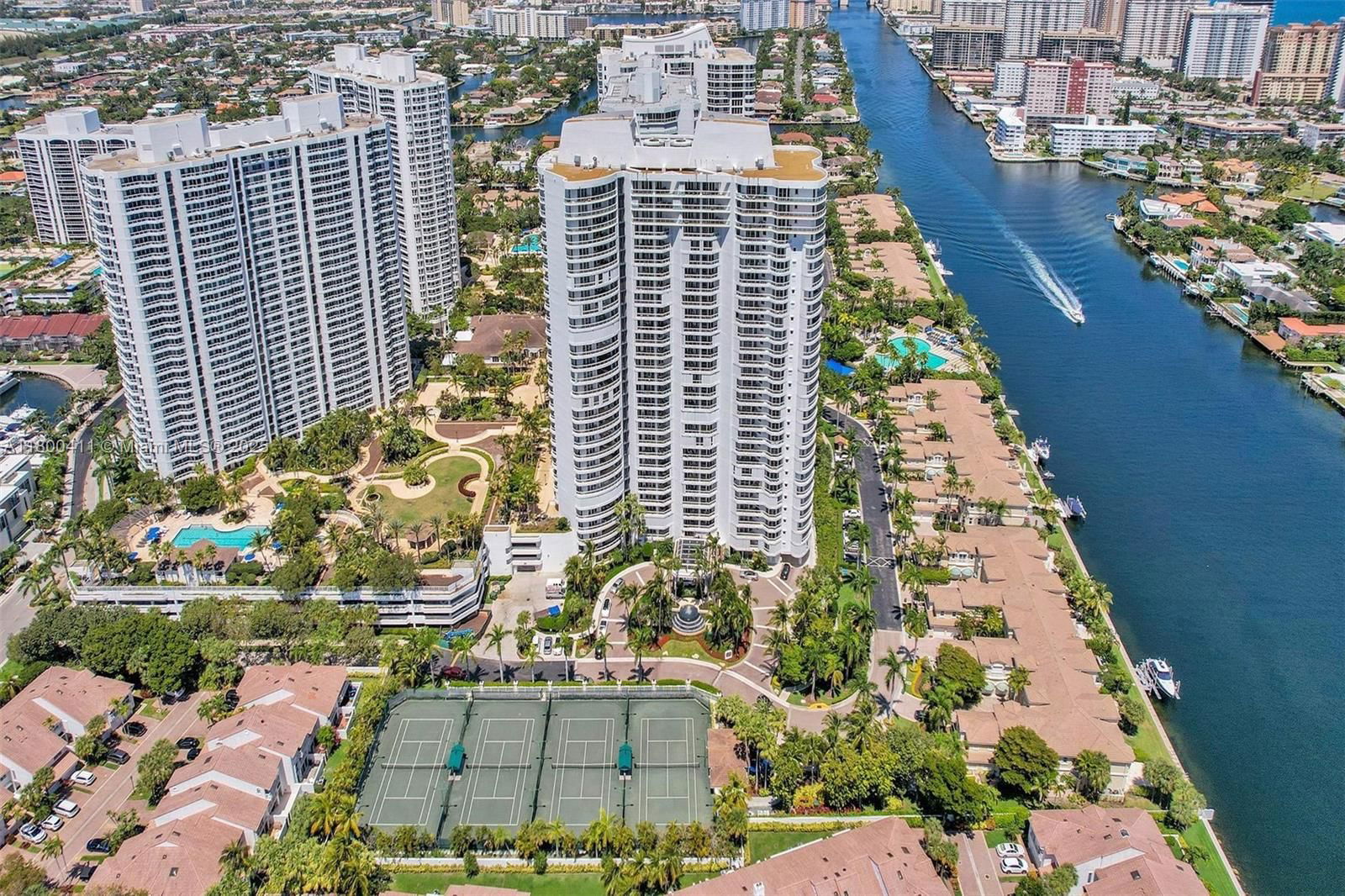 Real estate property located at 21055 Yacht Club Dr #1707, Miami-dade, South Tower At The Point, Aventura, FL