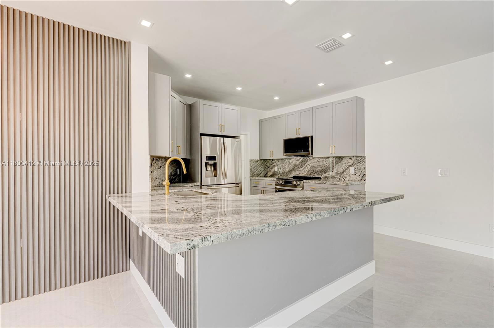 Real estate property located at 15843 10th St, Broward, Towngate, Pembroke Pines, FL