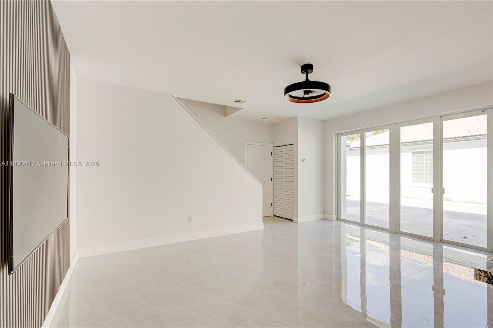 Real estate property located at 15843 10th St, Broward, Towngate, Pembroke Pines, FL