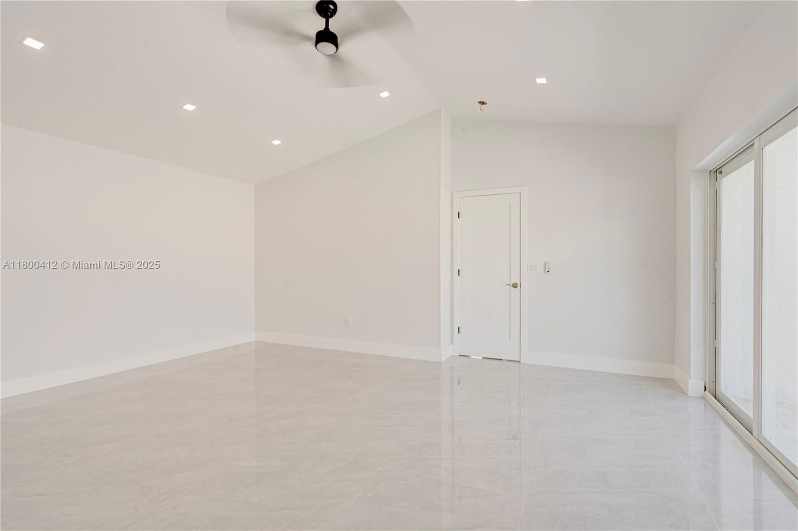 Real estate property located at 15843 10th St, Broward, Towngate, Pembroke Pines, FL
