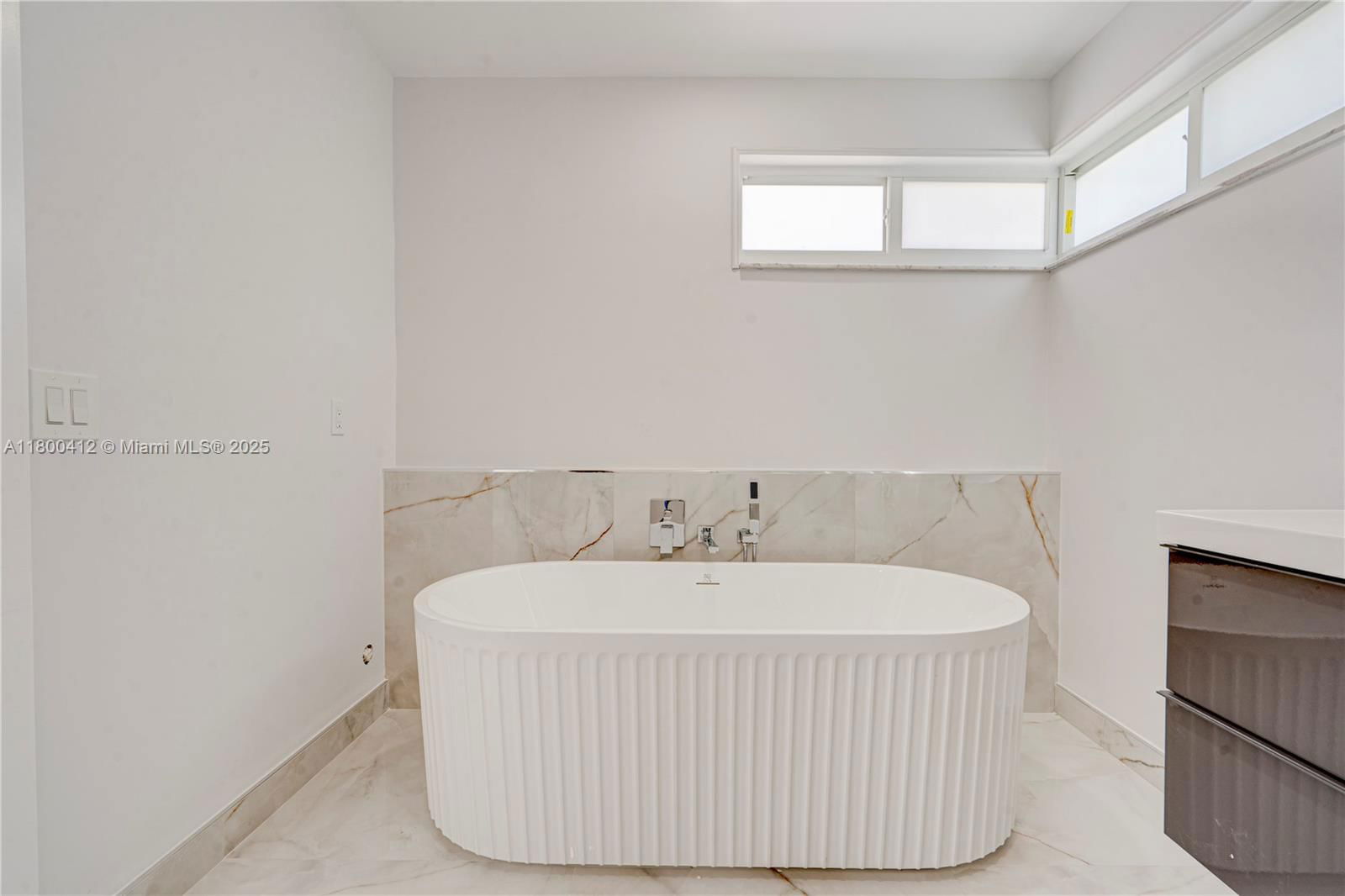 Real estate property located at 15843 10th St, Broward, Towngate, Pembroke Pines, FL