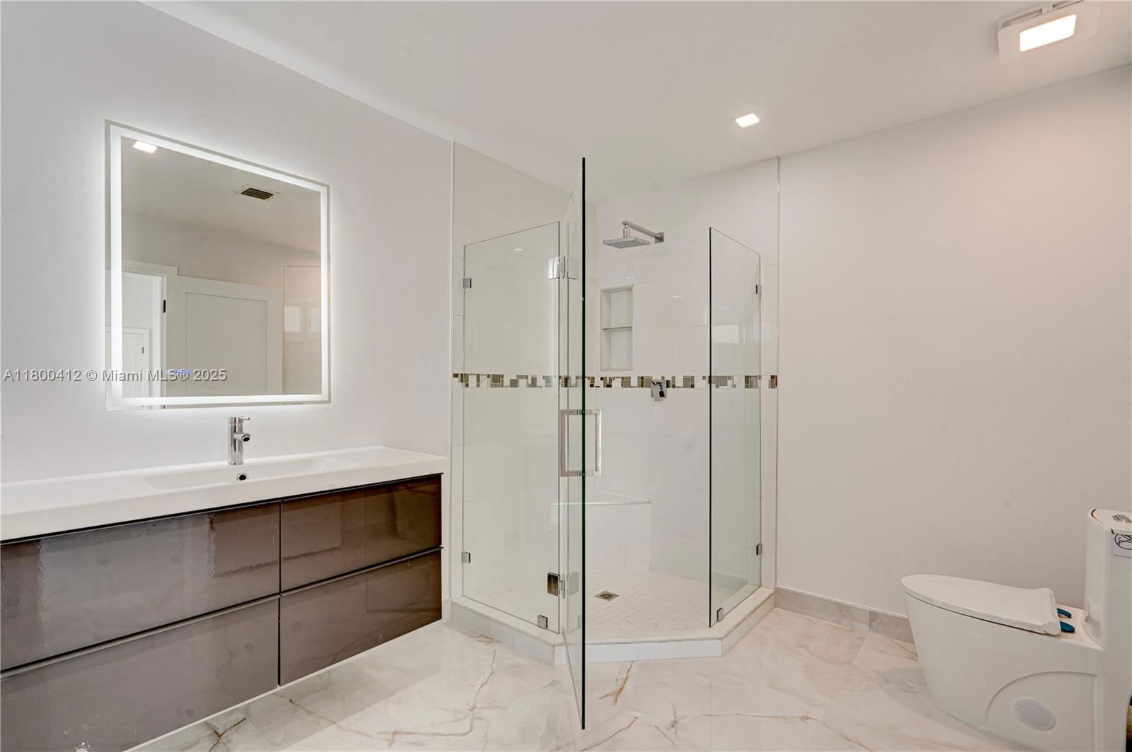 Real estate property located at 15843 10th St, Broward, Towngate, Pembroke Pines, FL