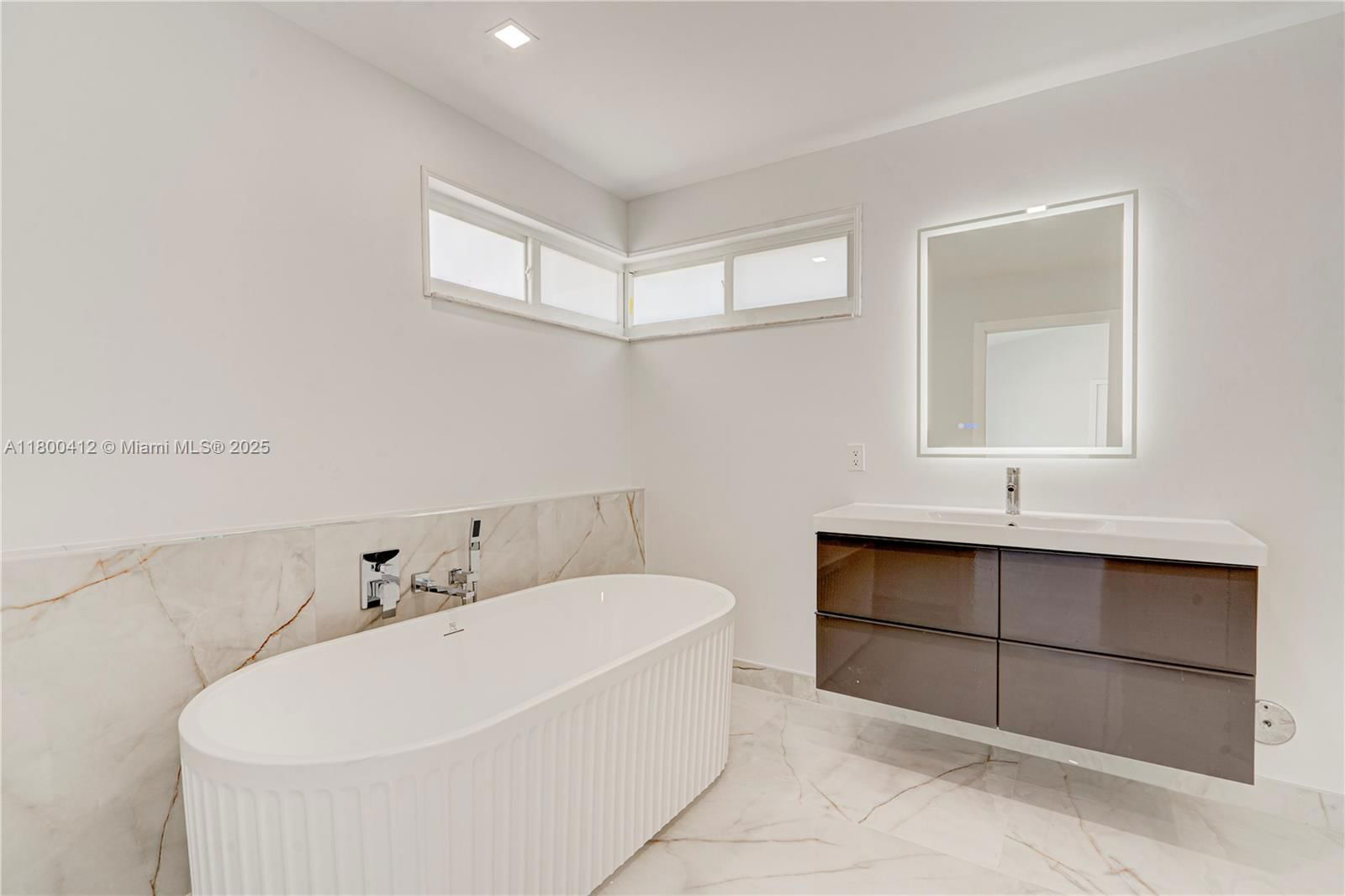 Real estate property located at 15843 10th St, Broward, Towngate, Pembroke Pines, FL