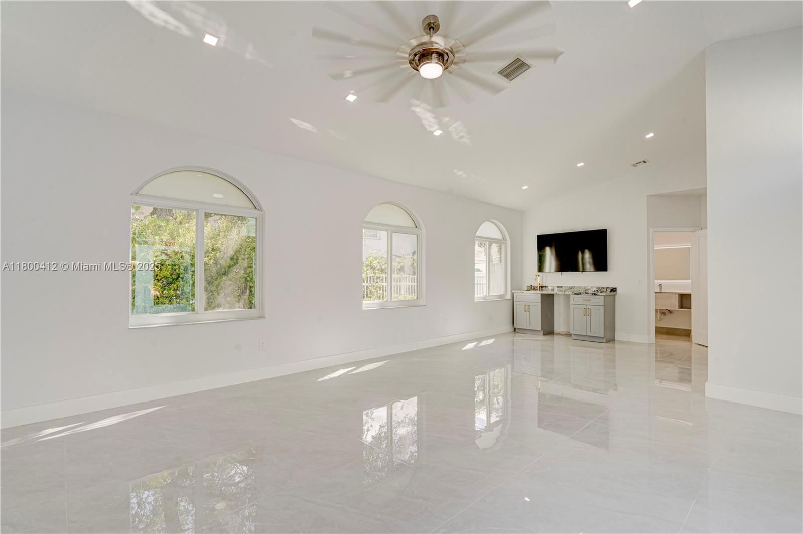 Real estate property located at 15843 10th St, Broward, Towngate, Pembroke Pines, FL