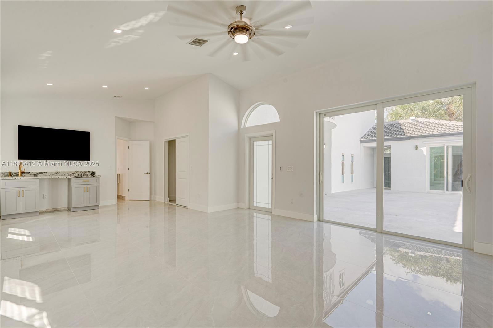 Real estate property located at 15843 10th St, Broward, Towngate, Pembroke Pines, FL