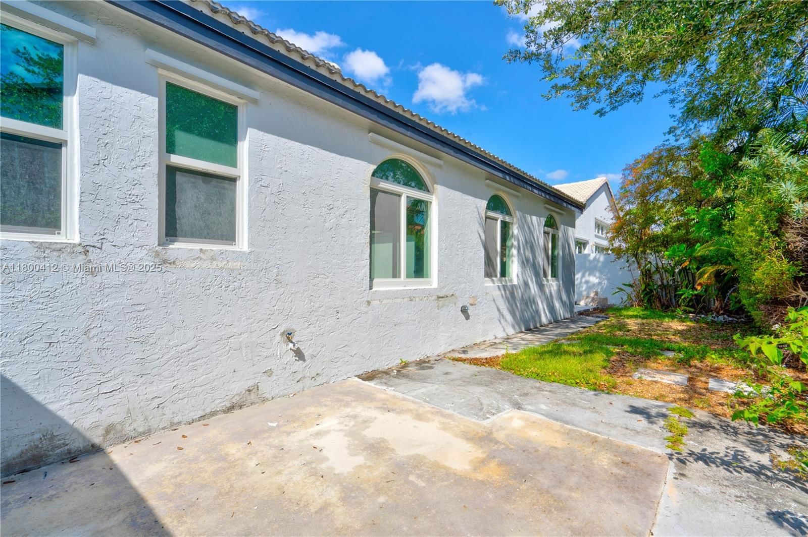 Real estate property located at 15843 10th St, Broward, Towngate, Pembroke Pines, FL